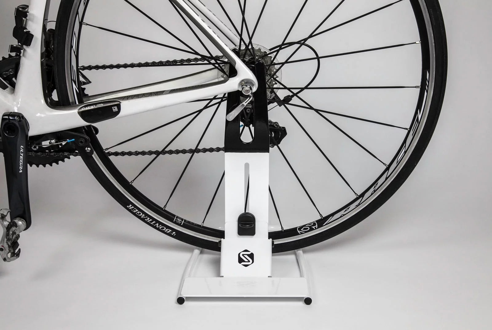 17.9 in x 13.4 in x 10.4 in Single Bike Stand F112