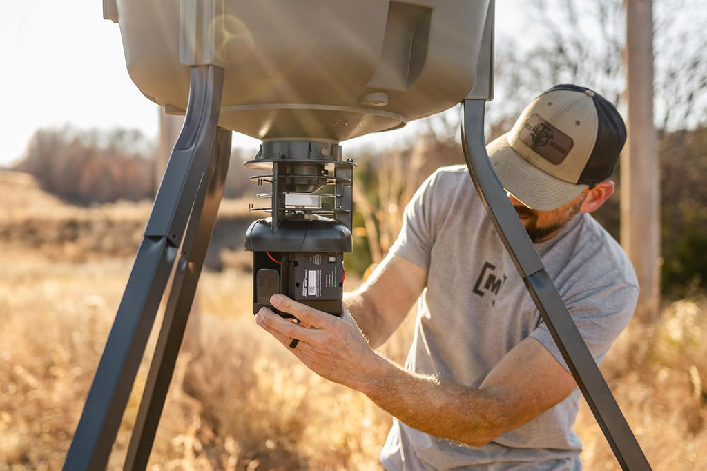 Cellular Feeder Kit with Feed Level Detector and Spincast Spreader T373790