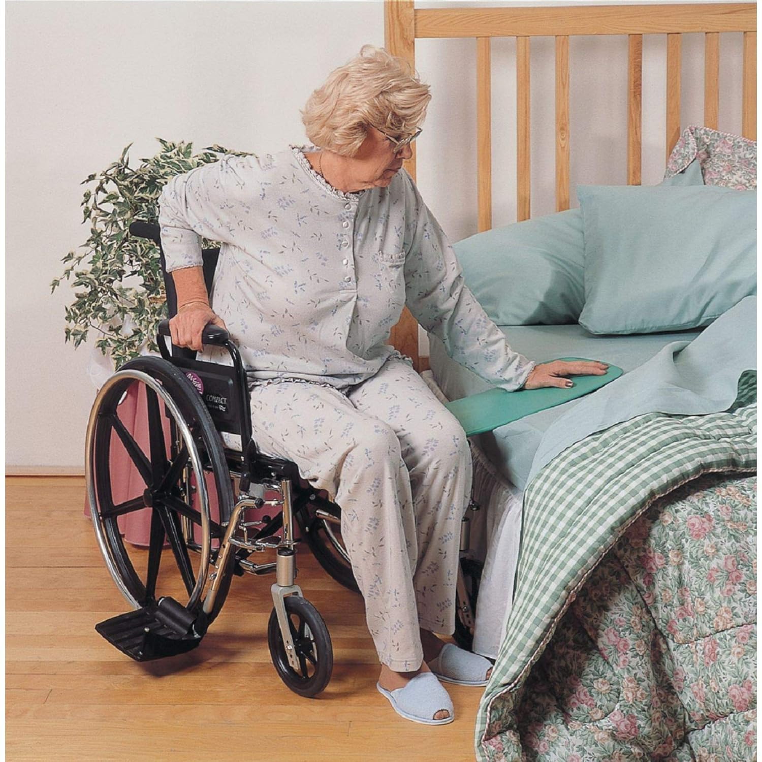 Curved Transfer Board with Handles, 27-5/8" Reinforced Plastic, 336 lbs. Capacity X41679