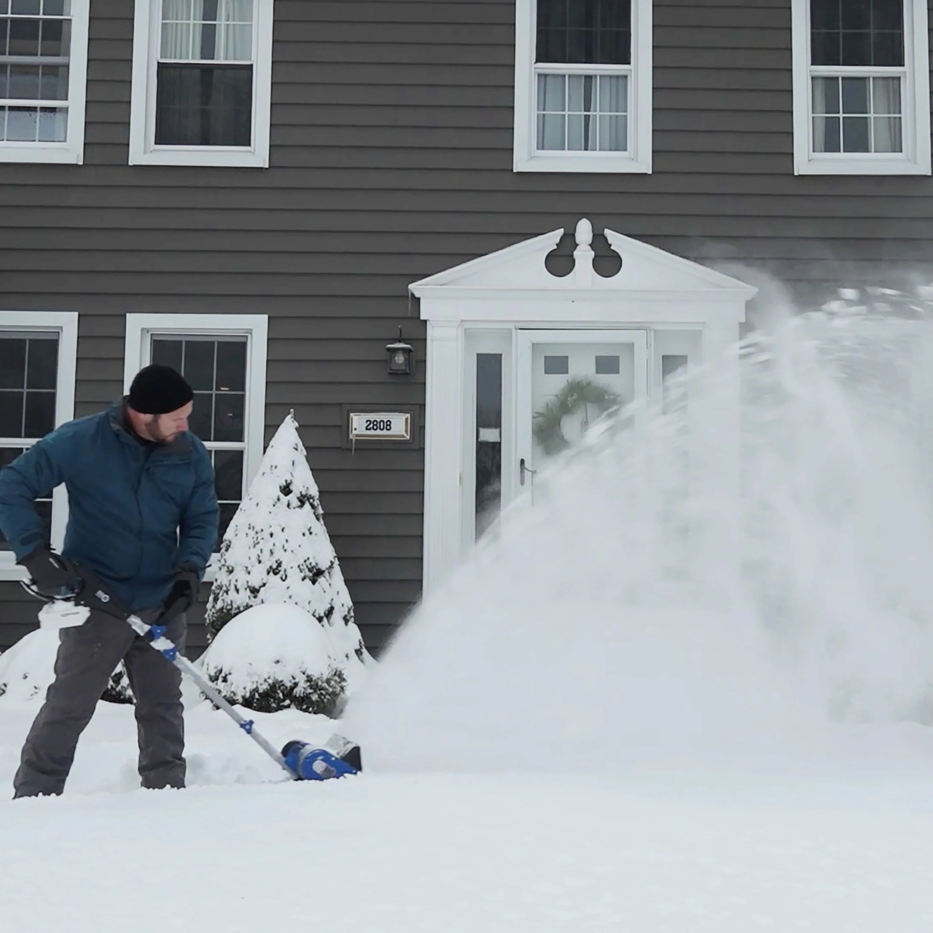 24V 10-inch Cordless Snow Shovel with 5.0-Ah Battery & Charger L9858