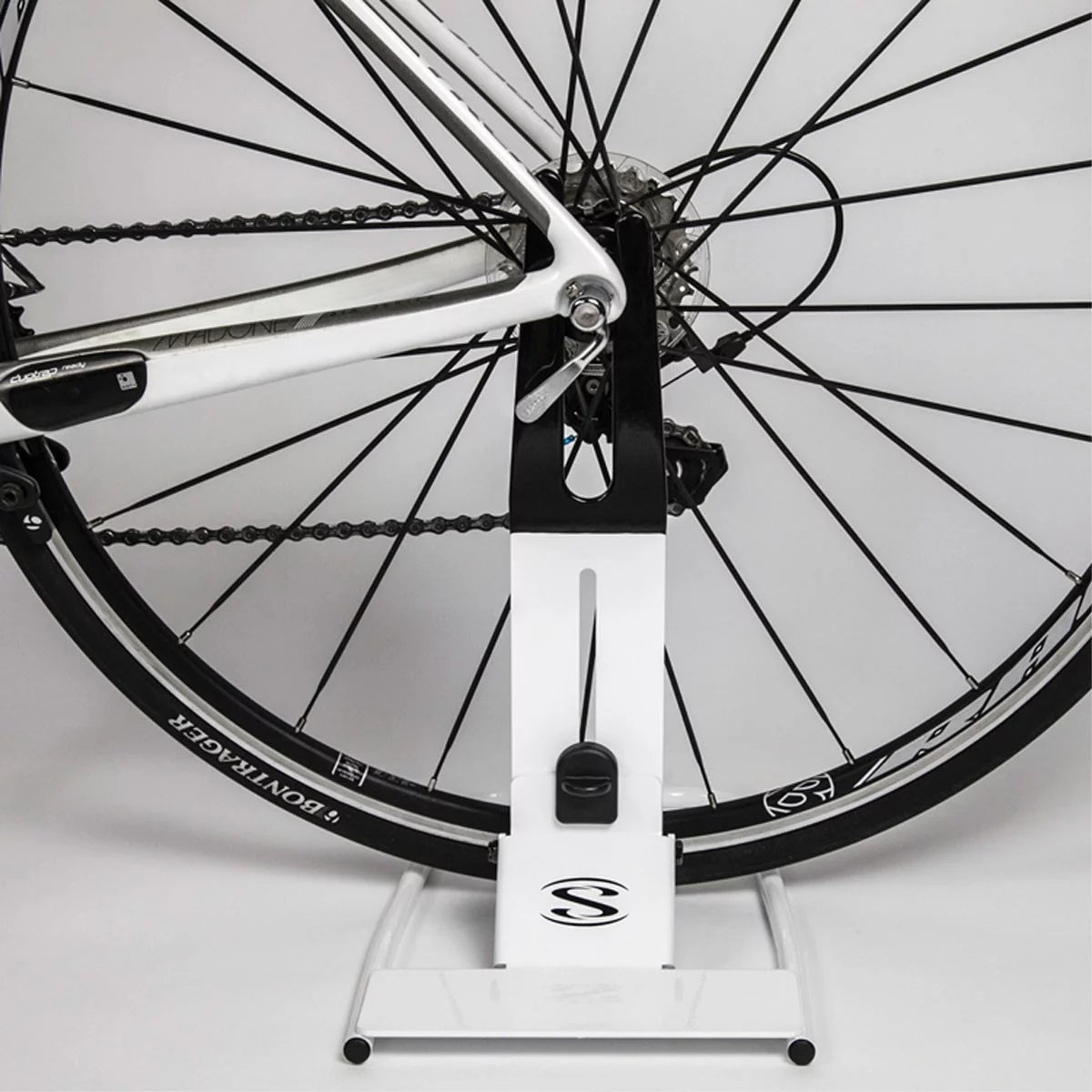 17.9 in x 13.4 in x 10.4 in Single Bike Stand F112