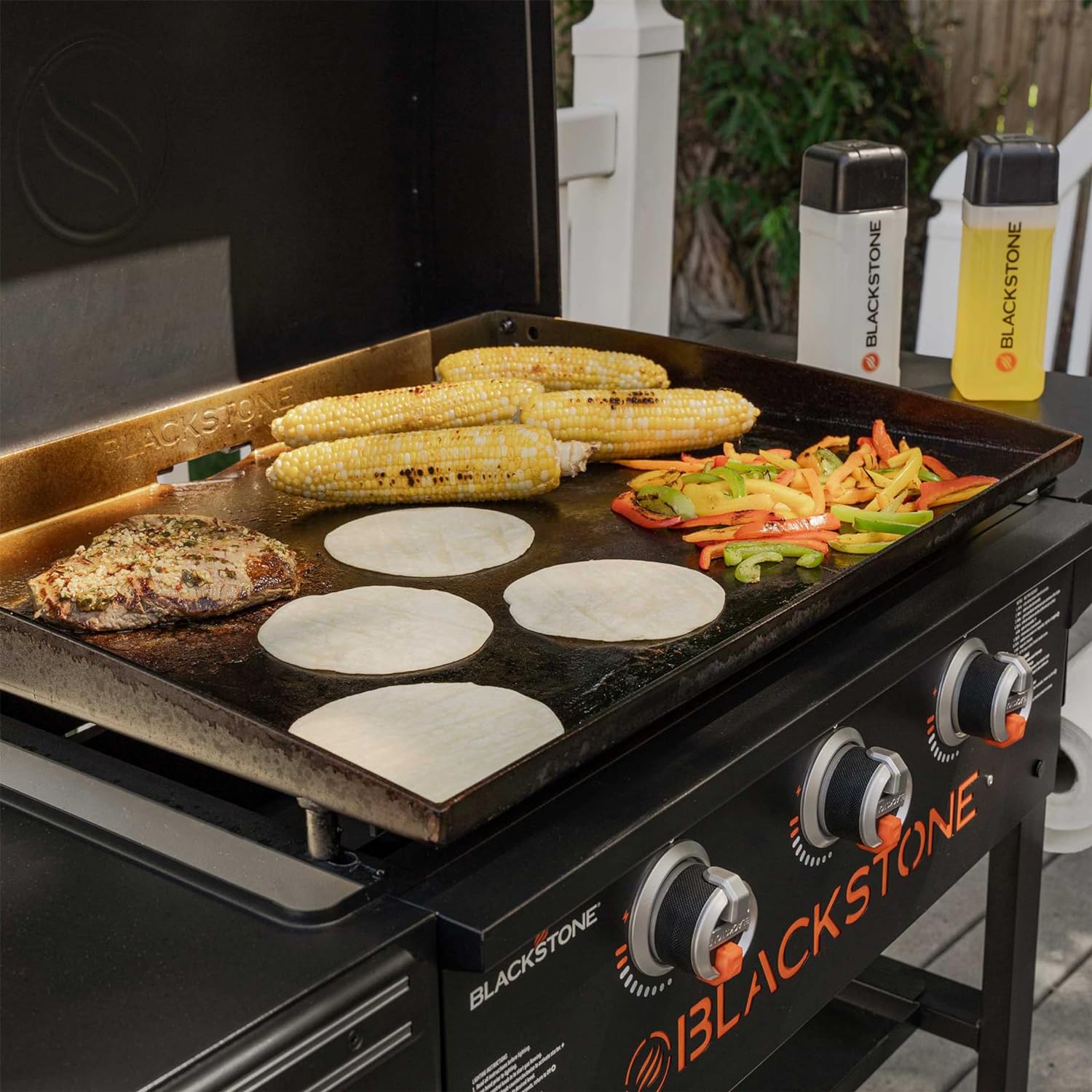 28 Inch Black Griddle with Hood 3-Burner Outdoor Flat Top Grill Z33789