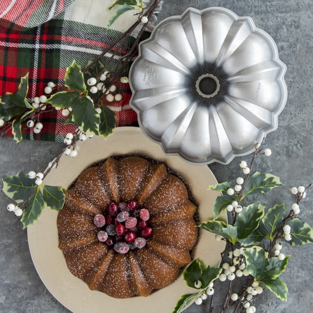 Sparkling Silver Bundt Pan H316