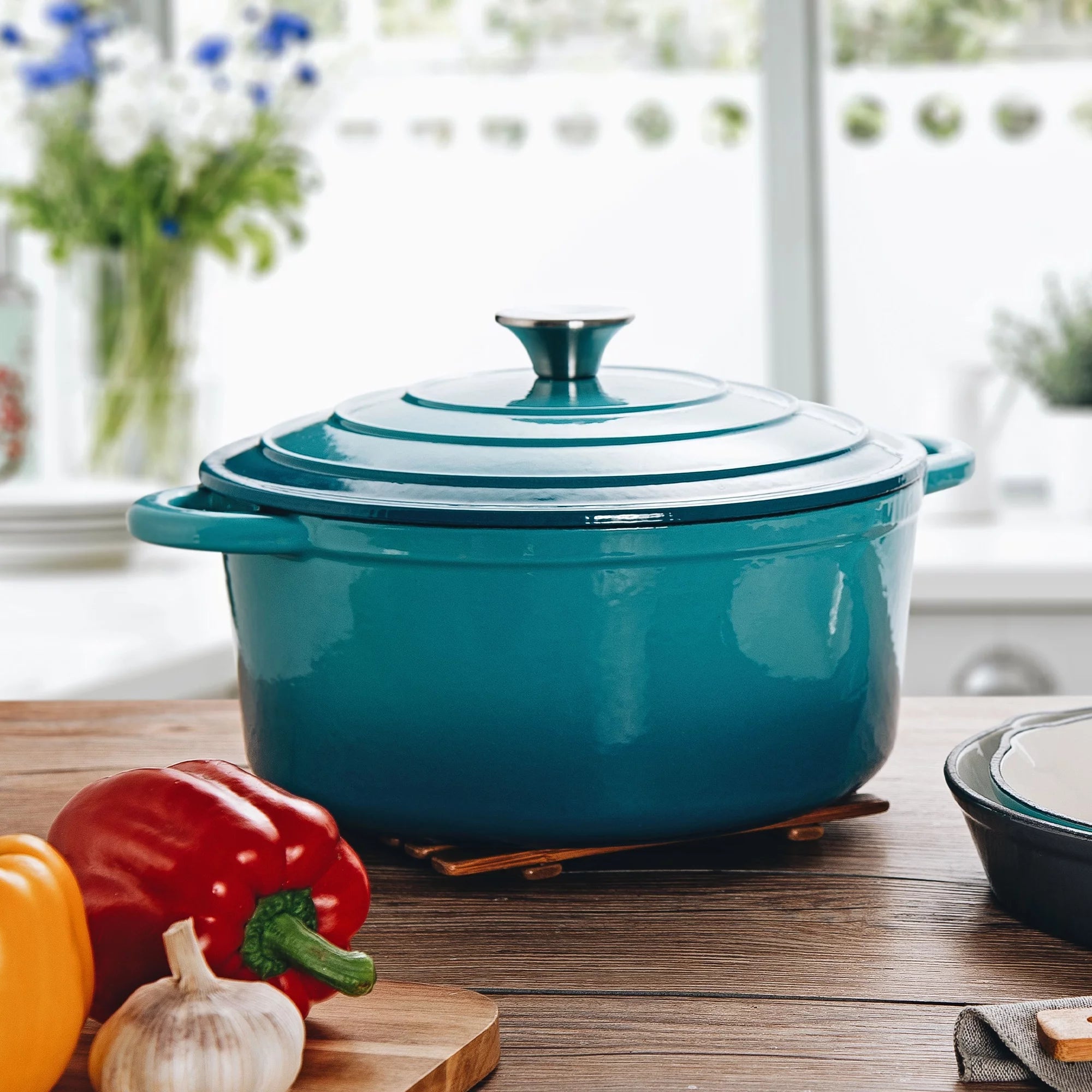 5.5 Quart Enameled Cast Iron Dutch Oven, Navy N5718